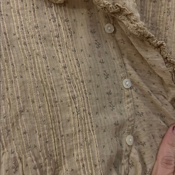 Doen Cream Ruffle Blouse - Picture 9 of 9